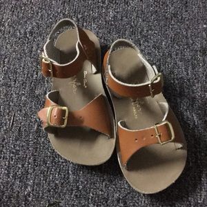 Summer Surfer Size 8 in Camel Brown